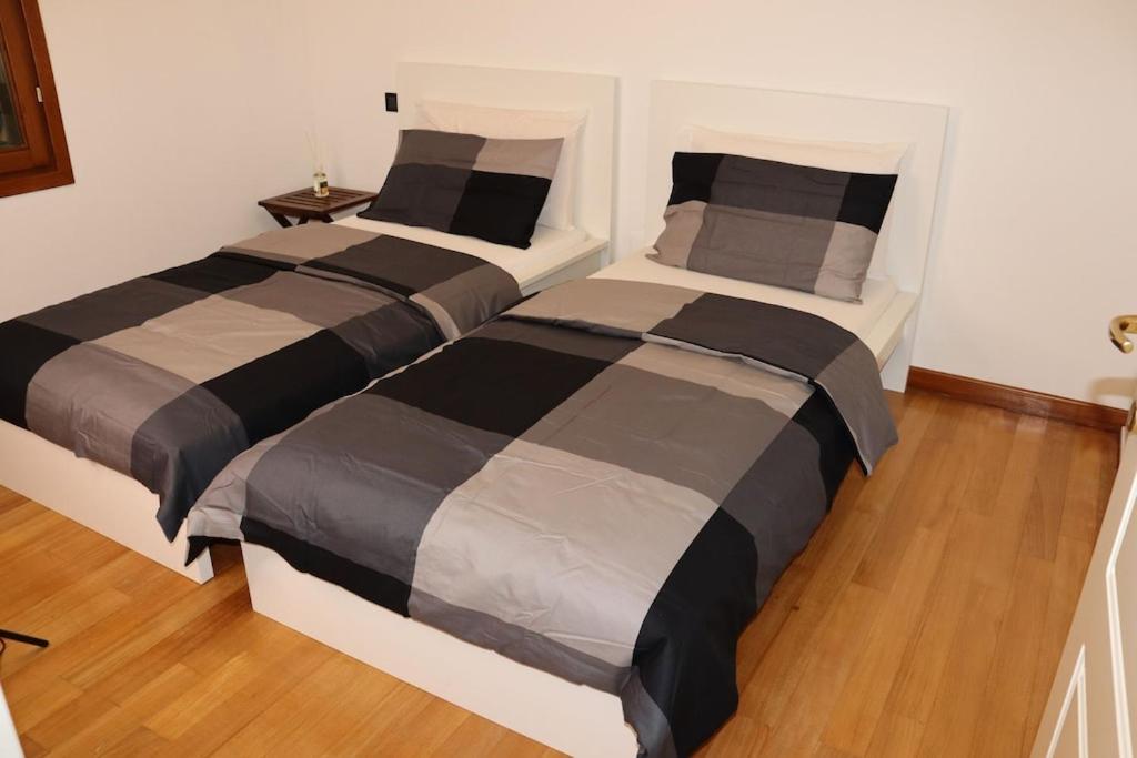 Appartement Dans Un Terrain De Golf, 5 Min De La Mer En Voiture, Parking Gratuit Коголето Екстер'єр фото